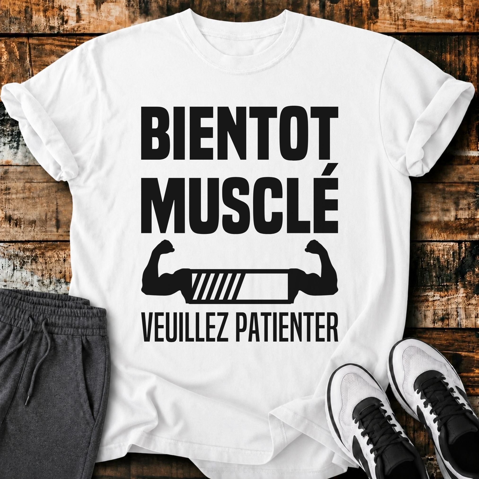 Bientot Musclé Veuillez Patienter T-Shirt